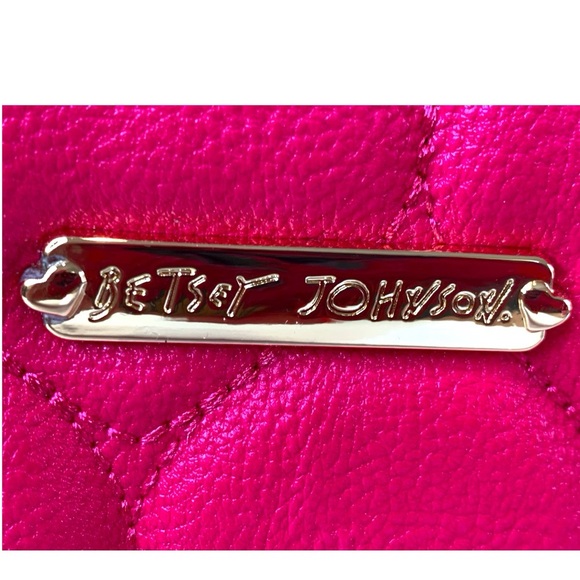 BETSY JOHNSON HOT PINK QUILTED HEARTS CROSSBODY BAG. - Picture 6 of 6